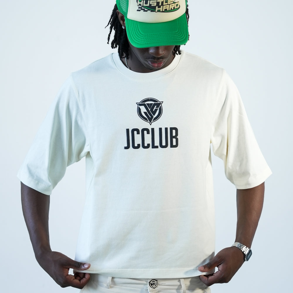 
                      
                        Signature T-shirt
                      
                    