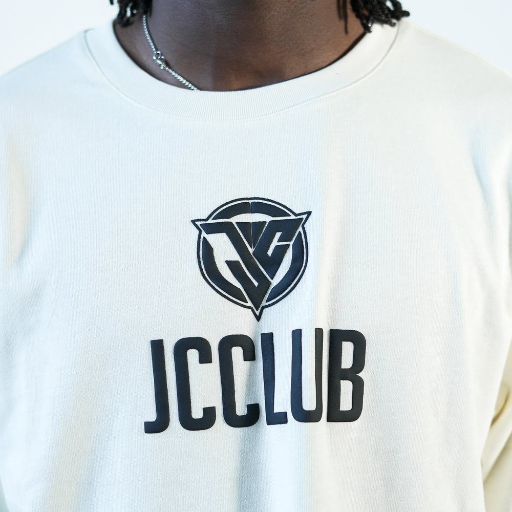 
                      
                        Signature T-shirt
                      
                    
