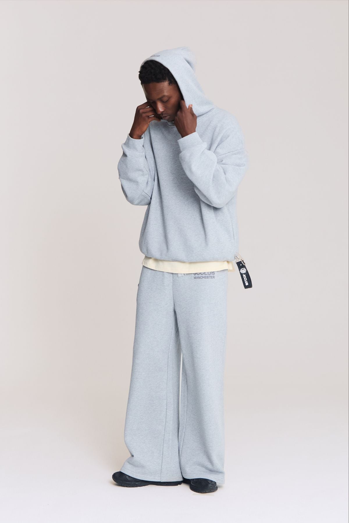 Man wearing the grey sweatpants